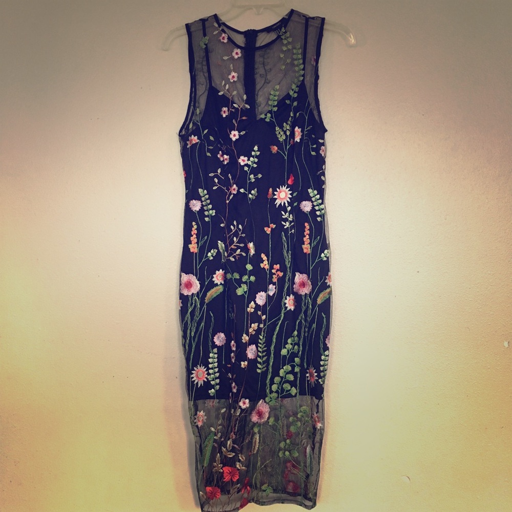 Embroidered Flowers Pencil Dress